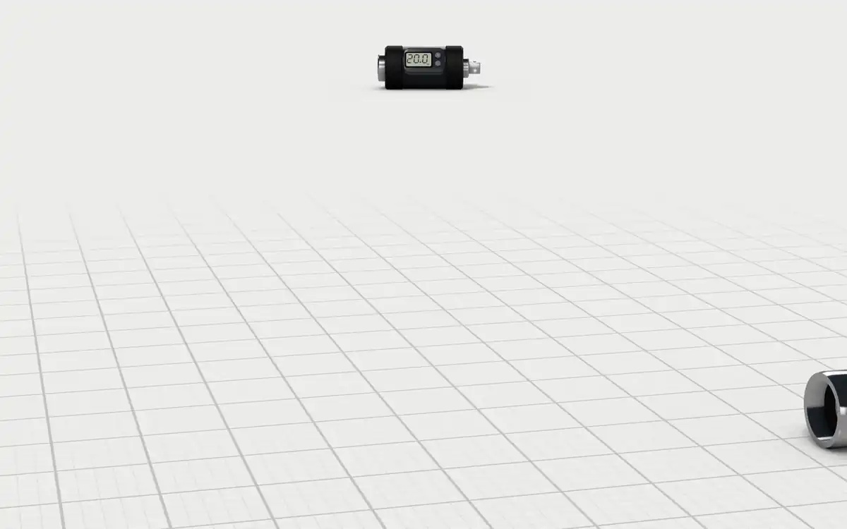 Illustration of the 5 spark plugs to scale, next to a spark-plug socket and a blinking digital torque adapter for size